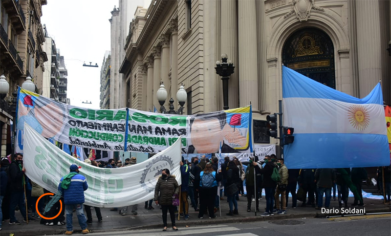 Diversos sectores se manifestaron frente a la Bolsa de Comercio para apoyar la expropiación de Vicentin