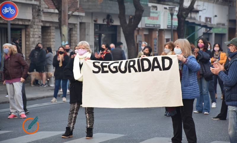 Hartos de la inseguridad, vecinos de zona oeste reclamaron presencia policial