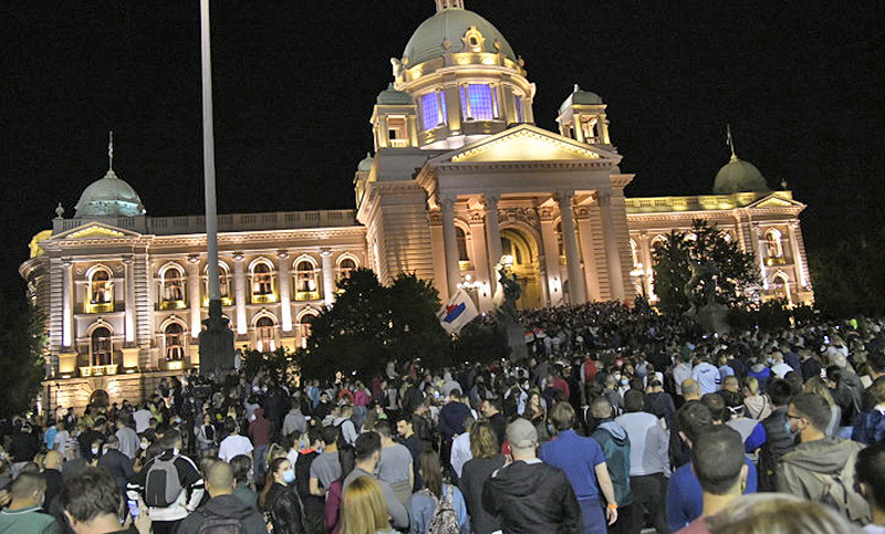 Protestas y represión en Serbia tras el anuncio de un nuevo toque de queda por el coronavirus