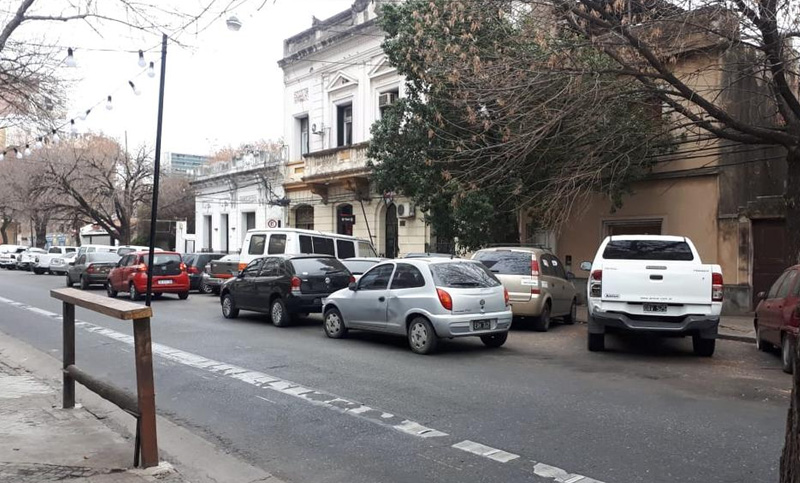 Solicitan la remoción de vehículos abandonados en comisarías de la ciudad