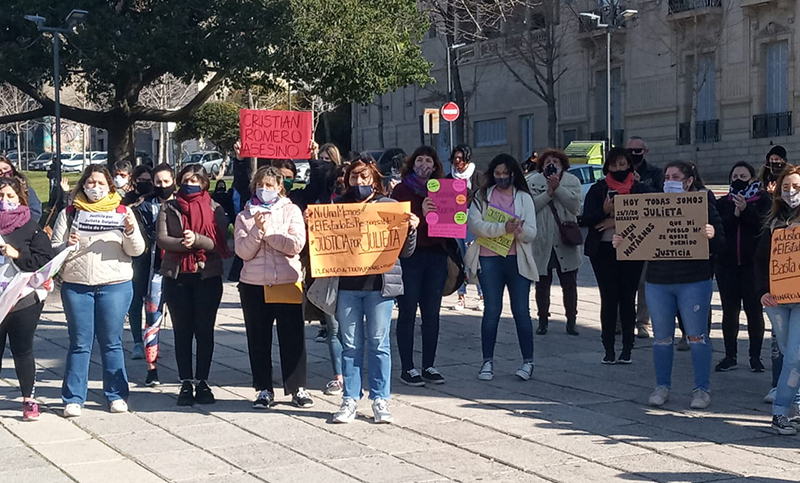Manifestación en el Monumento en reclamo de justicia por Julieta Delpino