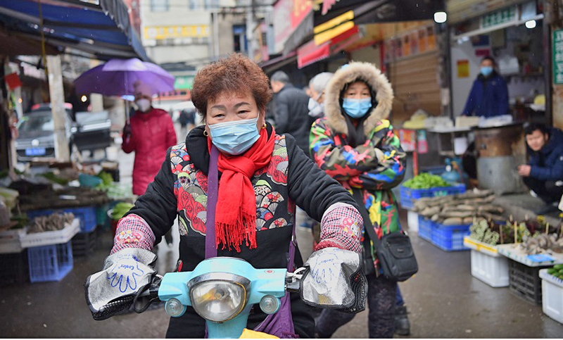 Por el rebrote de coronavirus Hong Kong endurece las restricciones y refuerza uso de barbijo