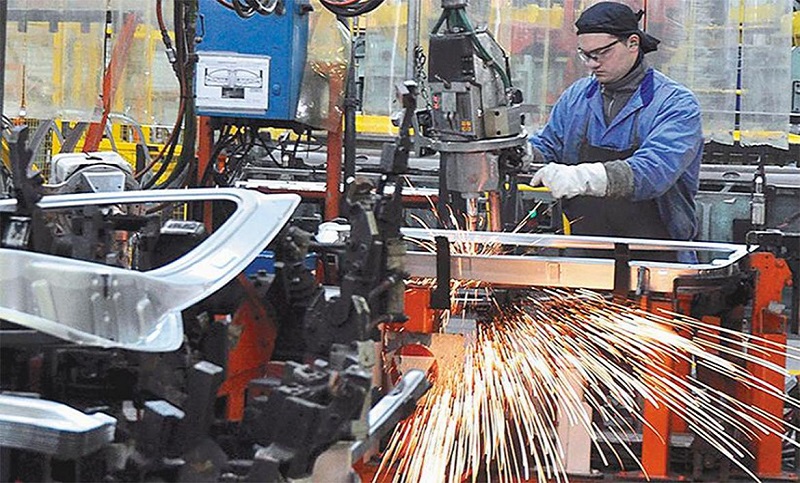 En abril se perdieron casi 130 mil empleos en el sector privado, según la UIA