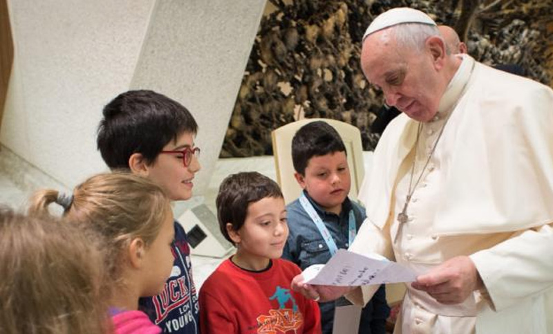 Papa Francisco: «Para divertirse hace falta estar juntos, con los amigos»