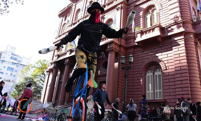 Artistas y vendedores exigieron al Municipio volver al trabajo en la vía pública