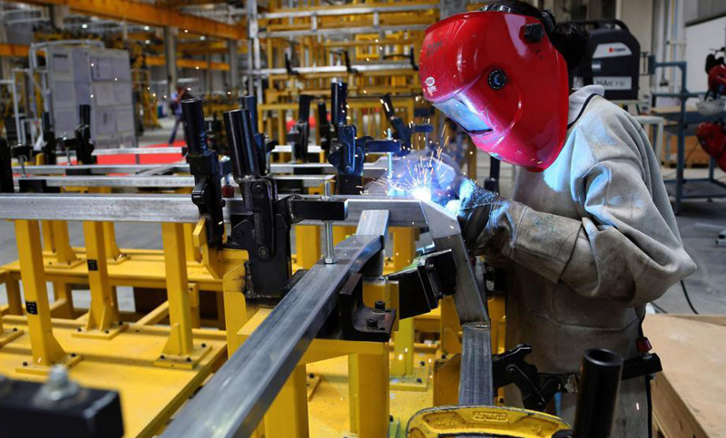 Por tercer mes consecutivo, la industria tuvo una fuerte caída, según la UIA