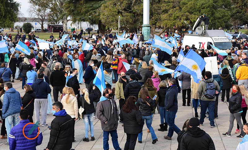 Manifestaciones opositoras de distinto tenor en Rosario y otras ciudades del país