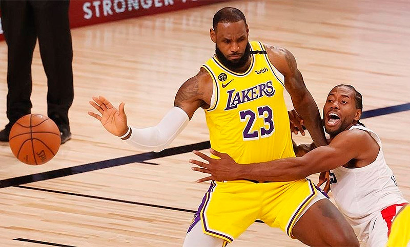 LeBron James salvó a Los Angeles Lakers en el clásico ante Clippers