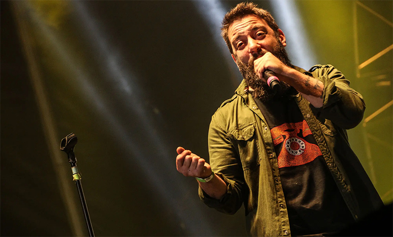 Piti Fernández anticipó su nuevo álbum solista con la presentación de «El cuento que cuentes»