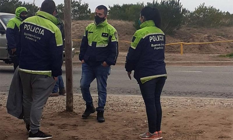 Violó la cuarentena y quiso entrar a Villa Gesell disfrazado de policía para ver a su novia