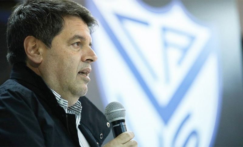 El presidente de Vélez pidió que el fútbol «arranque ya»