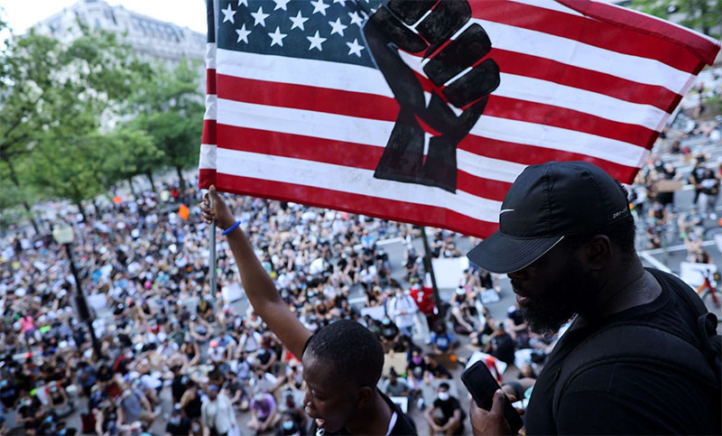 A China le ponen la “imagen del enemigo” y la hacen responsable de la violencia en Estados Unidos