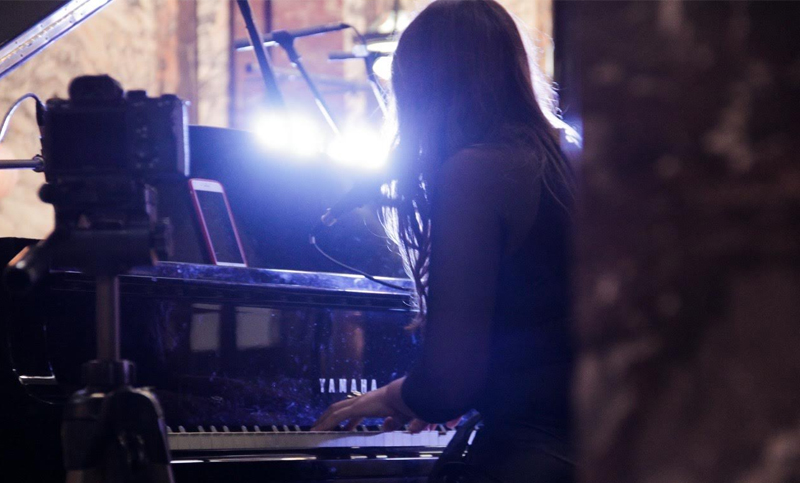 La pianista Yamile Baidón presenta “Velada de Baladas” desde el Atlas