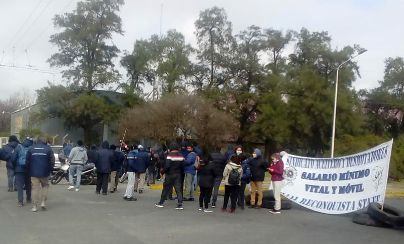 Trabajadores de la Algodonera Avellaneda continúan con el reclamo salarial