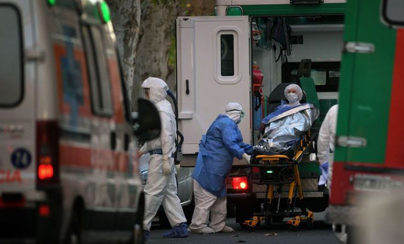 Otras 52 personas murieron y 5.376 fueron diagnosticadas con coronavirus este domingo