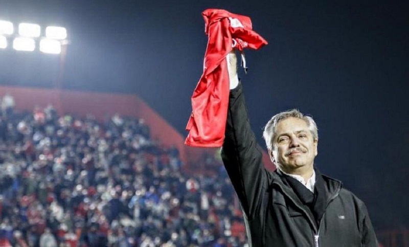 Fernández a Messi: “Danos el gusto de terminar tu carrera en Newell’s”