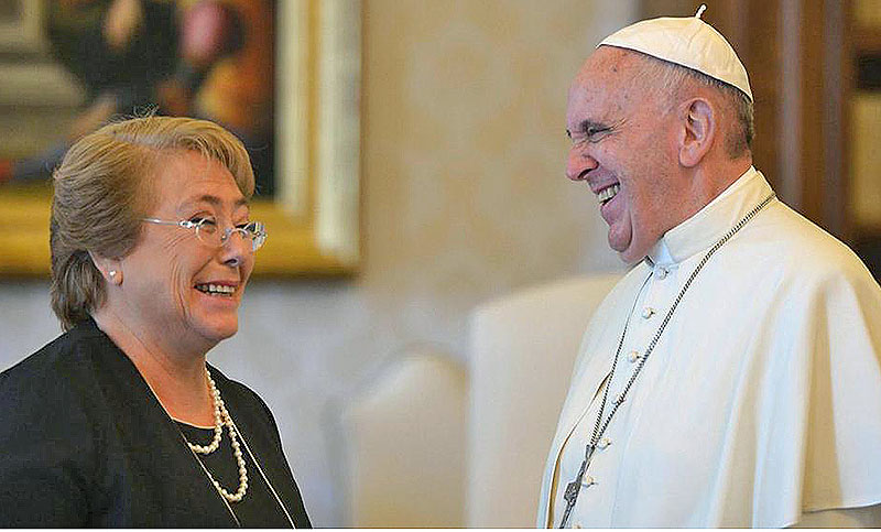 Francisco recibió a Bachelet con América Latina y la pandemia en agenda