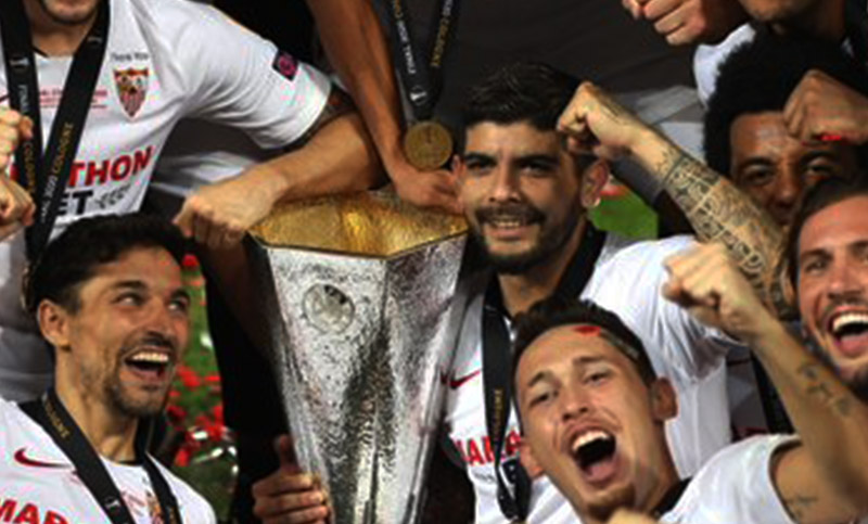Éver Banega se despidió de Sevilla festejando un título