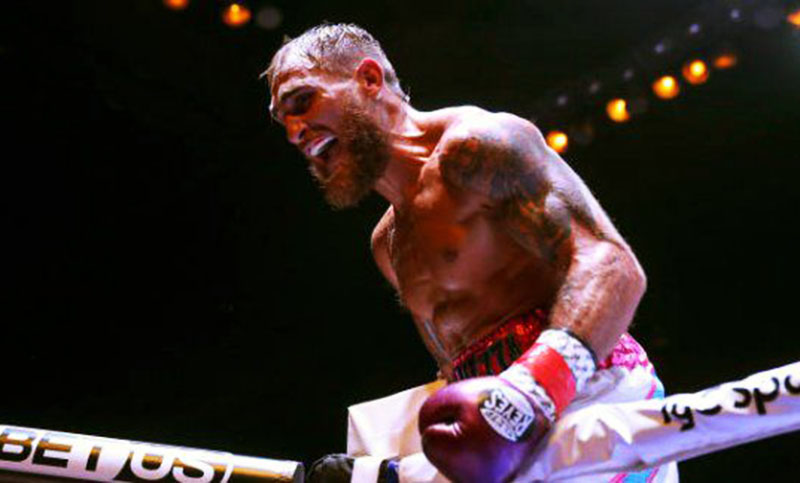 Palmetta ganó por nocaut y se coronó campeón wélter AMB