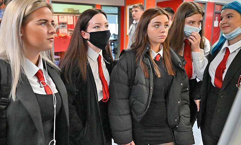 Escocia impone el uso de tapabocas en las escuelas secundarias por el coronavirus