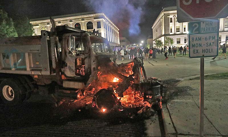 Dos muertos y un herido fue el saldo de la tercera noche de protesta en Kenosha
