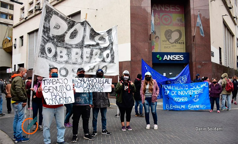 Trabajadores del “Potenciar trabajo” realizan un paro y se movilizaron al Anses por el pago de sus salarios