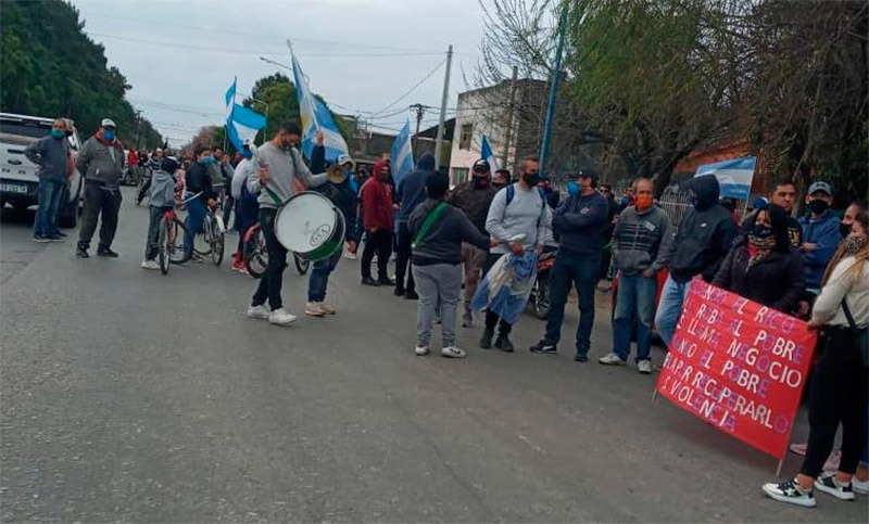 Empleados de Algodonera Avellaneda se movilizaron este domingo reclamando mejores salarios