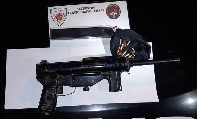 Detuvieron a tres personas con una ametralladora robada