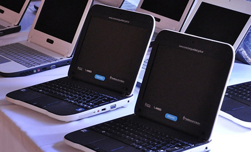 Más de 55 mil notebooks y tablets, que estaban guardadas desde 2015, fueron entregadas a estudiantes