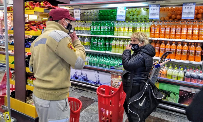 Extreman los controles por el uso de barbijo en los centros comerciales rosarinos