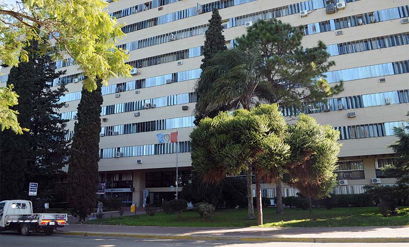 Condenaron a docente estatal y a médico psiquiatra por falsificación de documentos y fraude