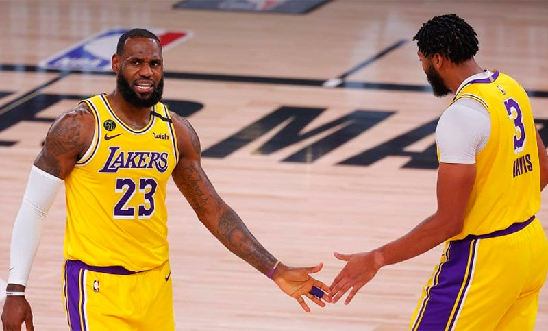 Los Angeles Lakers despertó a tiempo para igualar la serie ante Portland