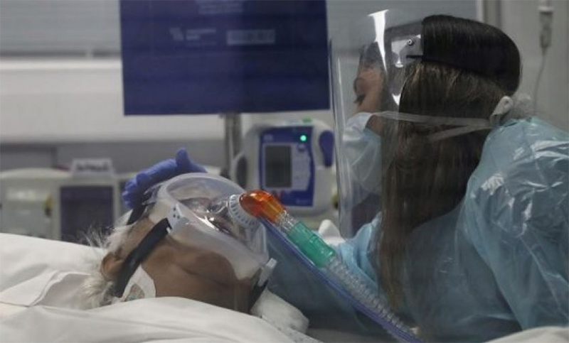 Presentan un protocolo para visitar a personas con coronavirus en estado crítico
