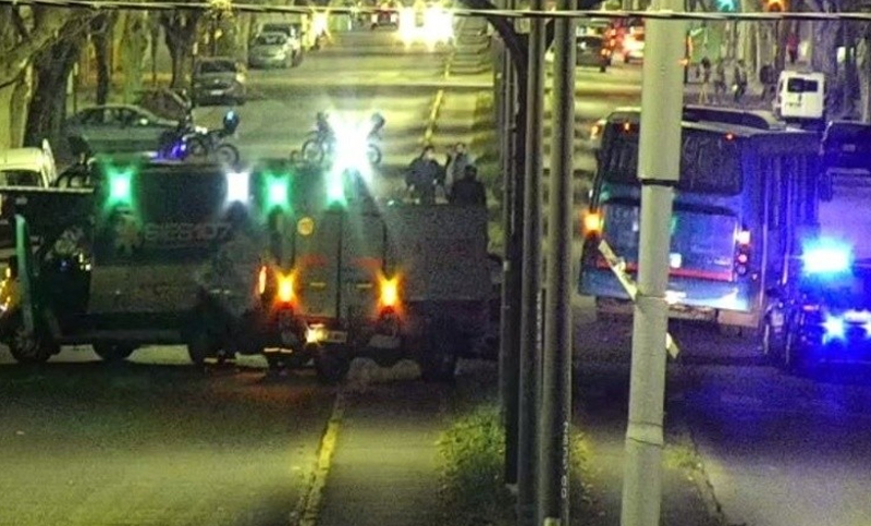 Impactó con su moto contra un colectivo y falleció en el lugar