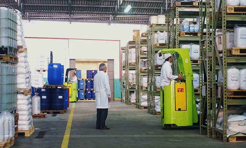 Trabajadores químicos acordaron aumento salarial del 24% más sumas fijas
