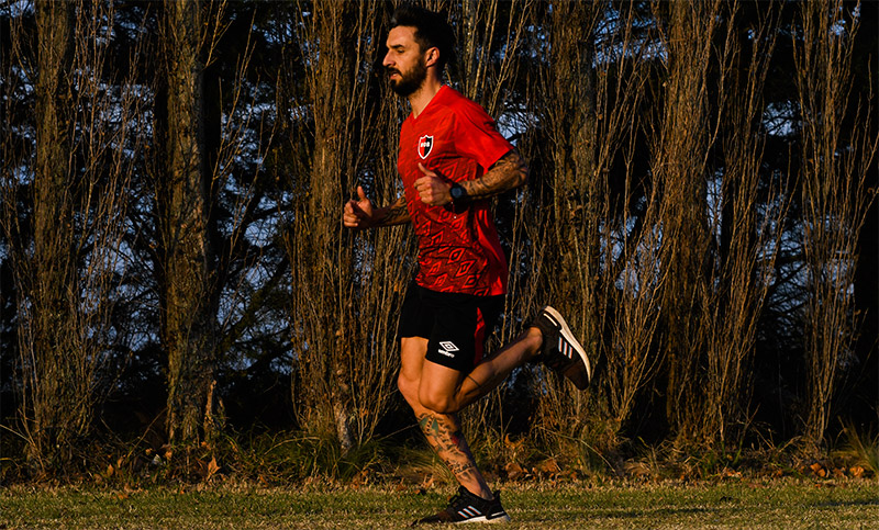 Scocco dijo que «hay que ser realistas» ante las chances de que Messi juegue en Newell’s