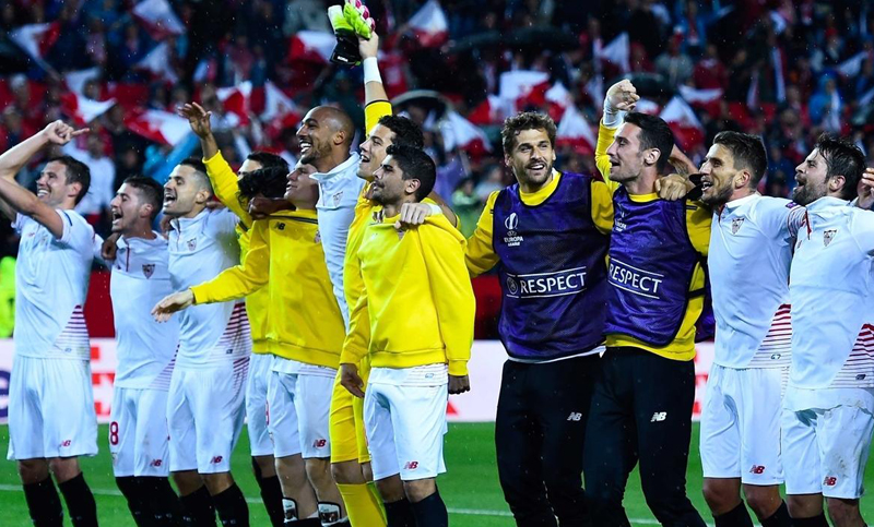 Sevilla, con gol de Ocampos, y Shakhtar pasaron a las semis de la Europa League