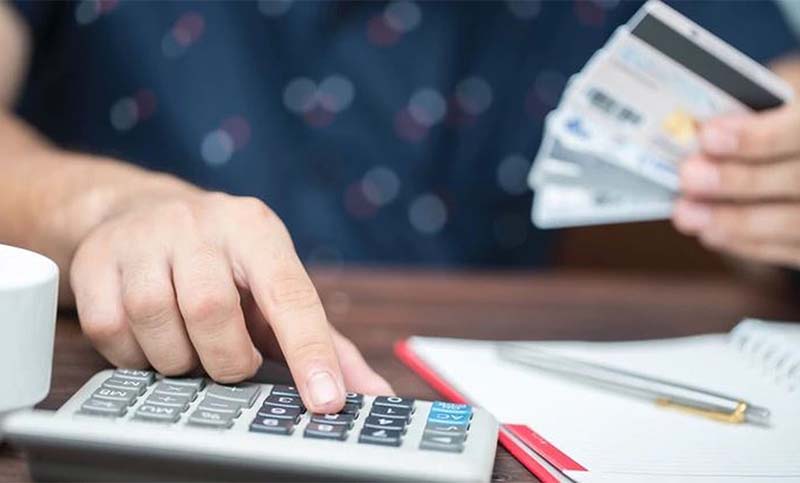 Alertan por posibles abusos e incumplimientos en los intereses de las tarjetas de créditos
