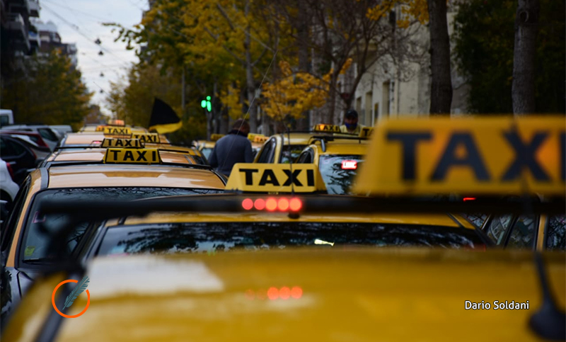 Sin respuestas, el Sindicato de Peones de Taxis evalúa acampar frente a Servicios Públicos
