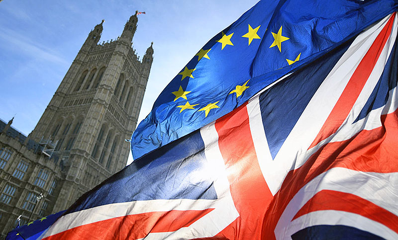 Londres presentó su revisión del acuerdo de Brexit que tensa aún más la negociación con la UE