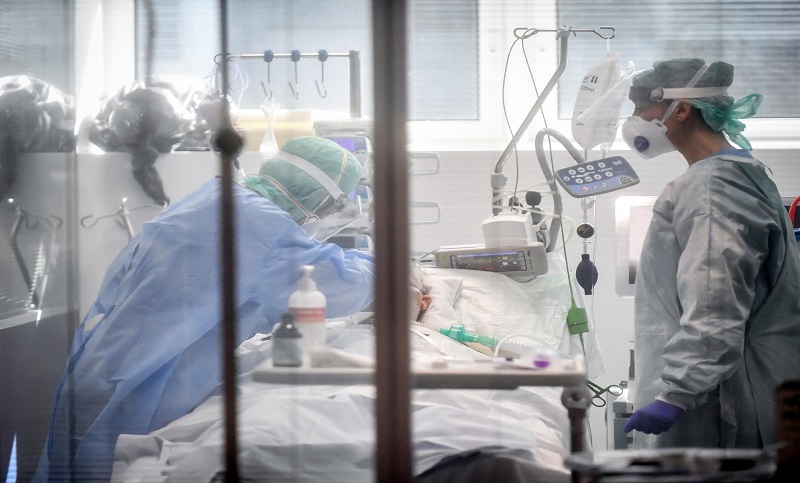“Hay entre 120 y 150 pacientes en terapia intensiva y casi la mitad con respiración asistida”