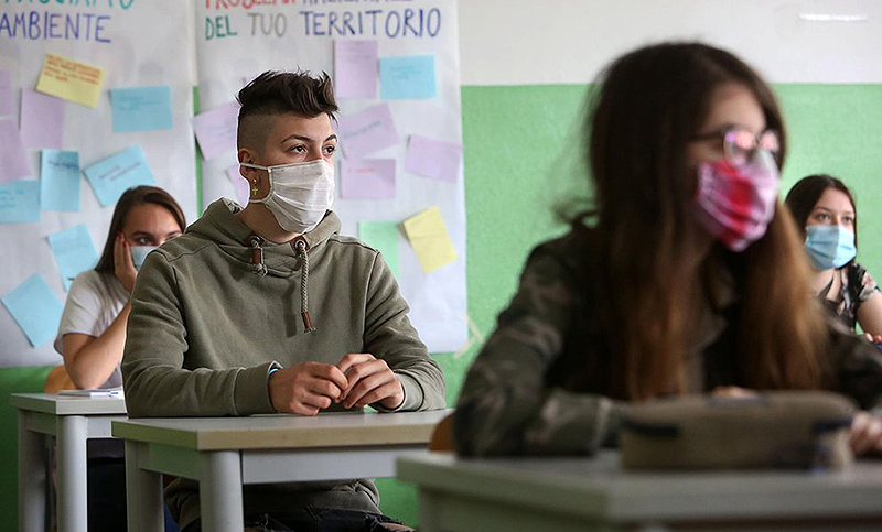 Italia inicia la vuelta de las clases y extiende el uso obligatorio de barbijo en lugares cerrados