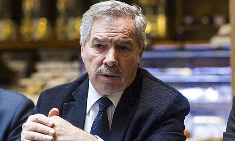 Solá criticó a quienes retienen stocks por “especular con una devaluación”