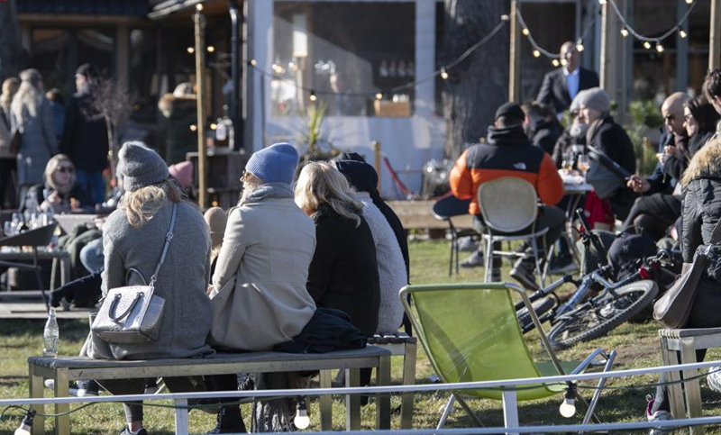 Suben los casos de coronavirus en Suecia y estudian restricciones en Estocolmo