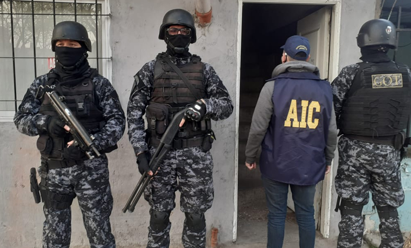 Allanamientos: doce detenidos, 50 celulares, 7 motocicletas y tres autos secuestrados
