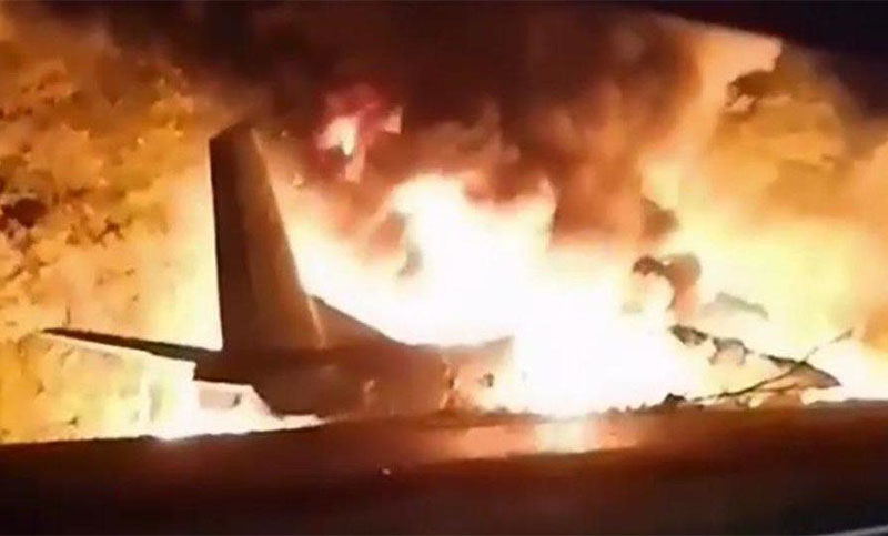 Se estrelló un avión en Ucrania: más de 20 muertos y heridos