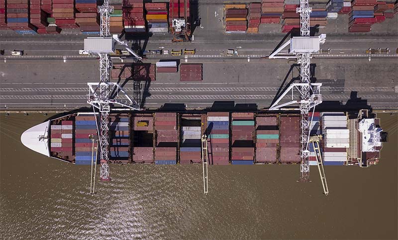 Faltan dólares y caen exportaciones: ventas por región en el primer semestre  