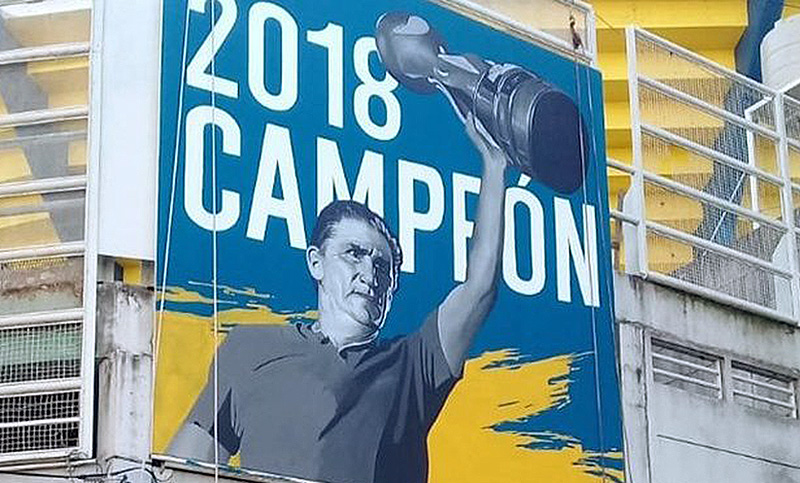 Edgardo Bauza ya tiene su mural en el Gigante de Arroyito
