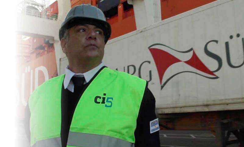 Denuncian empresa de vigilancia de intimar a trabajadores mayores a seguir con sus funciones laborales