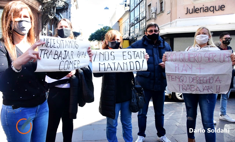 Comerciantes autoconvocados se manifestaron pidiendo que los dejen reabrir sus negocios